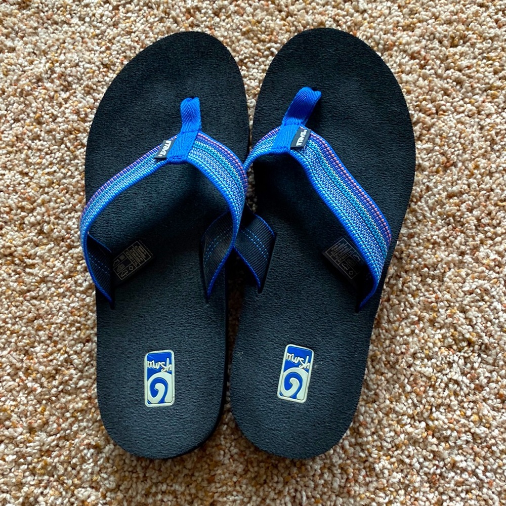 Teva flip flops size 9